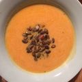 Öri-Bulyáki Annamaria Cooksnap-ja, amikor elkészítette a(z) Gyömbéres sütőtök krémleves (vegán) receptet.