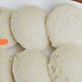 Punam Mishra का कुकस्नैप जब उन्होंने बिना दही की रवा इडली (Bina Dahi ki idli recipe in hindi) बनाया था।
