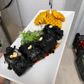 El cooksnap de Javi Vargas cuando hizo Bocados de merluza en gabardina de tinta de calamar con salsa siracha ❤️🌶❤️ y papa arruga.