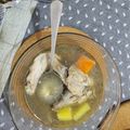 Cooksnap fnan semasa beliau membuat Sup Ayam Simple.
