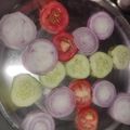 Geetika का कुकस्नैप जब उन्होंने सलाद अंकुरित चने के साथ (salad ankurit chane ke sath recipe in Hindi) बनाया था।