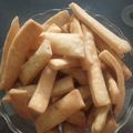 Madhu Priya Choudhary का कुकस्नैप जब उन्होंने नमकपारे (namakpare recipe in Hindi) बनाया था।