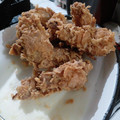 El cooksnap de Maria Zovato cuando hizo Alitas de pollo frito estilo KFC 🍗 acompañadas con salsa picante🌶️ y salsa de miel y mostaza 🍯.