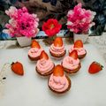 Vandana Johri का कुकस्नैप जब उन्होंने स्ट्रॉबेरी कप केक (Strawberry cake recipe in hindi) बनाया था।