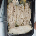 El cooksnap de Yudeimy Hernandez cuando hizo Panga al horno con patatas panaderas, pimiento rojo y cebolla.