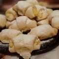 Mónika Gyurászné Cooksnap-ja, amikor elkészítette a(z) Raffaello kiflicskék receptet.