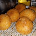 Cooksnap dari Ummu faris (dapoer_alaDIN) untuk resep Donut bomboloni / roti goreng