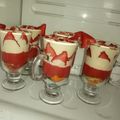 El cooksnap de thivanafebrani cuando hizo Postre en copa de frutillas 🍓 y crema Chantilly.