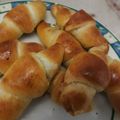 صورة من أم حسنين ، شاركها بعد تجربة وصفة فطائر بالزعتر الأخضر والجبنه البيضاء رووووعه 👌🏻😋