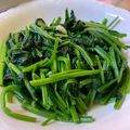 雪雪無米穀 的 蒜炒菠菜 cooksnap