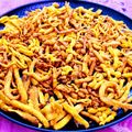 pinky makhija का कुकस्नैप जब उन्होंने बेसन के सेव (Besan ke sev recipe in hindi) बनाया था।