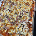 El cooksnap de Viola G. Petrova cuando hizo Pizza de masa casera de jamón york y champiñones.
