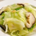 姚佩妘 的 蒜炒香菇高麗菜 cooksnap