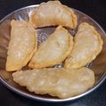  Mrinalini Sinha का कुकस्नैप जब उन्होंने गुजिया (Gujiya recipe in hindi) बनाया था।