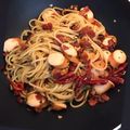 รูป Cooksnap ของ Noon เมื่อเขาทำ สปาเก็ตตี้ผัดพริกแห้งใบโหระพา