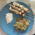 El cooksnap de Victor Manuel Suárez cuando hizo Brochetas de pollo al curry con manzana al horno y salsa de yogur griego.