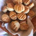 kisördög Cooksnap-ja, amikor elkészítette a(z) Nagymamám zsíros pogácsája receptet.