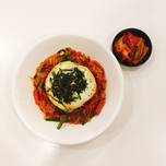 Hình của món Cơm trộn Hàn Quốc nhân cá ngừ, bò (Bibimbap).