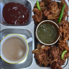 A picture of Onion pakoda.