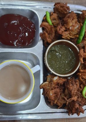 A picture of Onion pakoda.