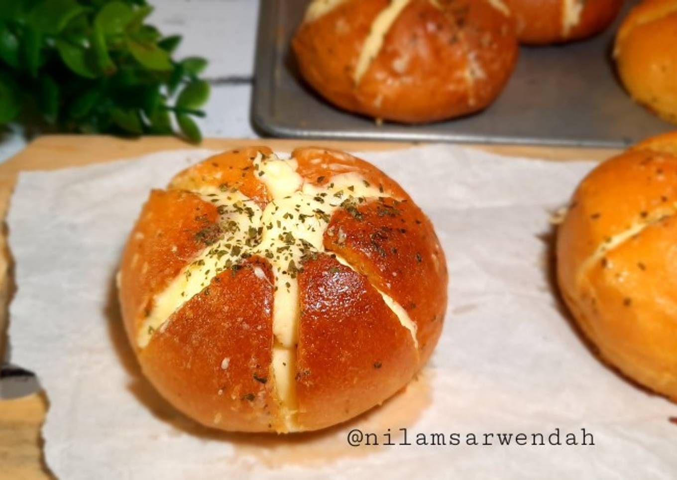 Korean Garlic Cheesebread