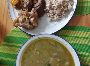 Una foto de Sopa de pata de RES