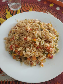 Una foto de Arroz frito con verduras