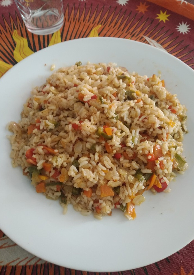 Una foto de Arroz frito con verduras