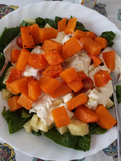 Una foto de Ensalada de calabaza y espinacas