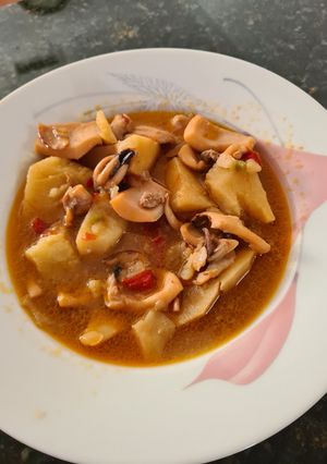 Una foto de 64. Guiso de chocos con patatas