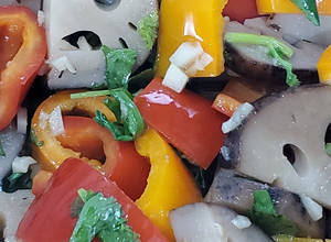 蓮藕炒紅黃椒 的食譜成品照片