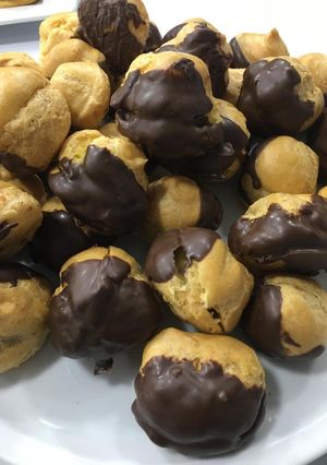 Una foto de Bombas de dulce de leche con chocolate 💣🍫