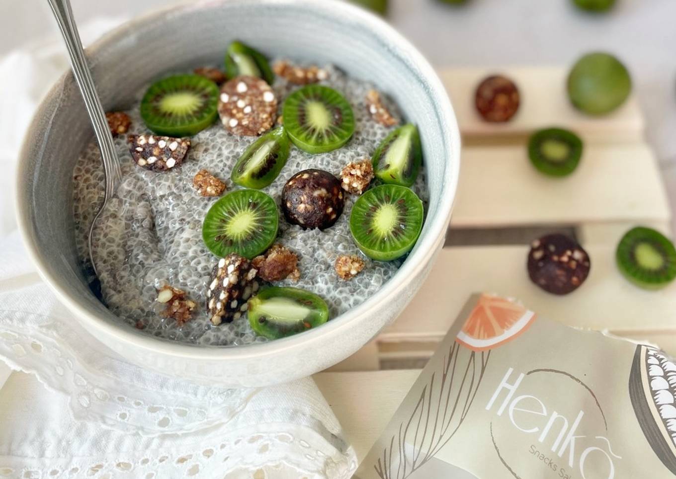 Pudding de chía con healthy bites y kiwis mini