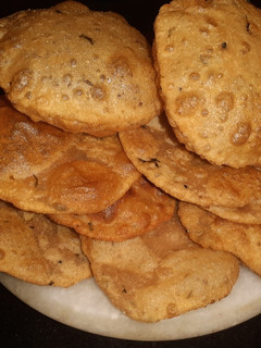 कसूरी मेंथी वाली पूरी (kasuri methi wali poori recipe in Hindi) रेसिपी मुख्य फोटो