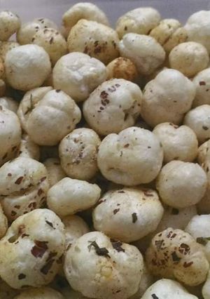 A picture of Makkana tossed in garlic butter with dried herbs.