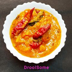 A picture of Mirapakaya dal.