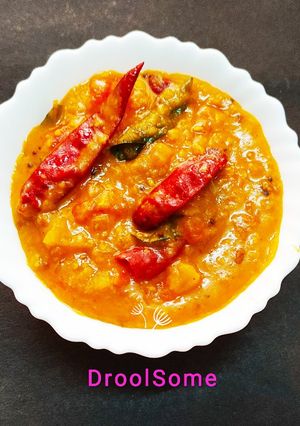 A picture of Mirapakaya dal.