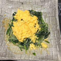 A picture of Soft Cooked Egg on the Spinach.