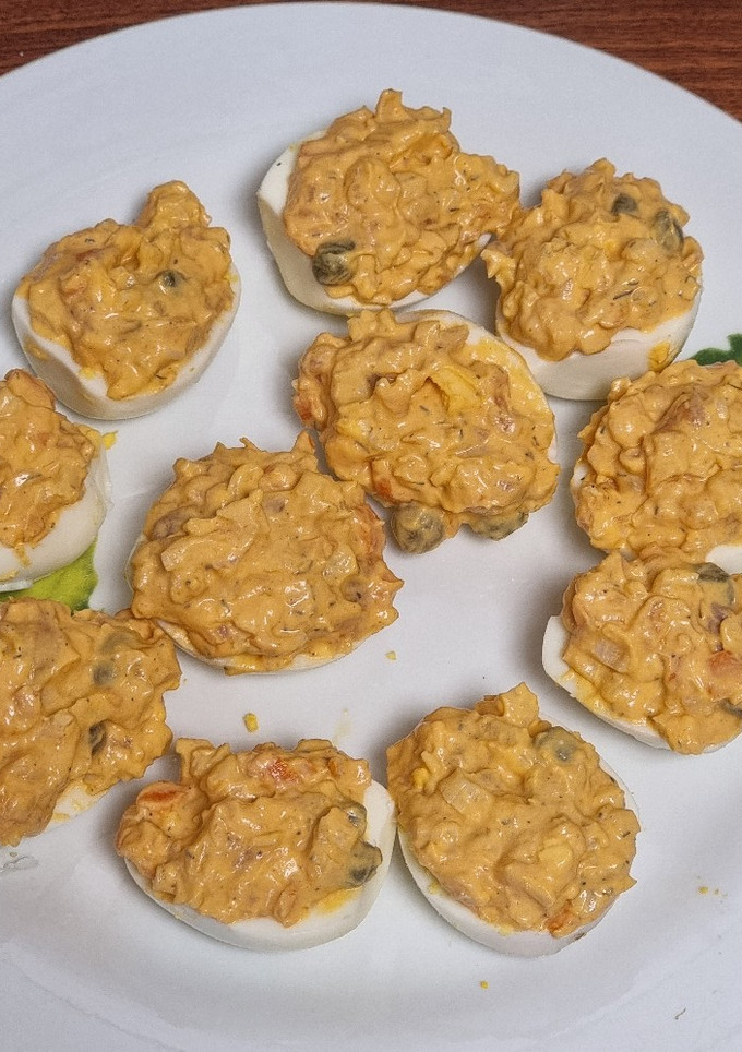Una foto de Huevos rellenos de salmón