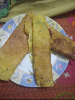 बेसन का चीला (besan ka cheela recipe in Hindi) रेसिपी मुख्य फोटो