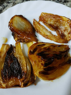 Una foto de Hinojo a la brasa caramelizado