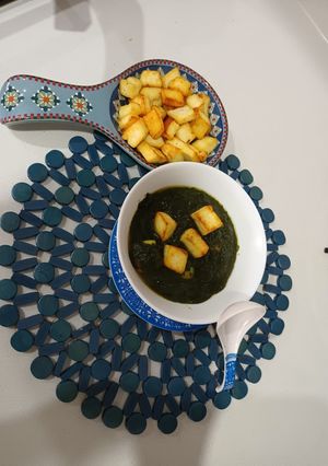 A picture of Palak paneer.