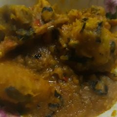 A picture of Yam porriage with scent leaves.