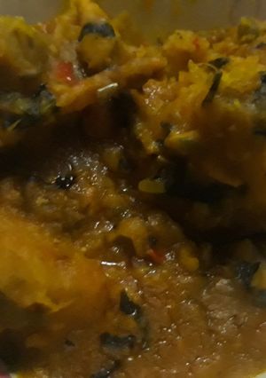 A picture of Yam porriage with scent leaves.