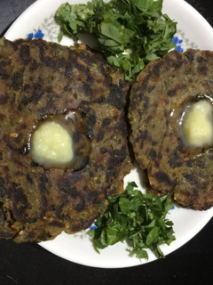 મેથી ના ઢેબરા (Methi Dhebra Recipe In Gujarati) રેસીપી મુખ્ય ફોટો