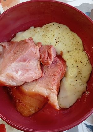 Una foto de Codillo con puré cremoso de patatas