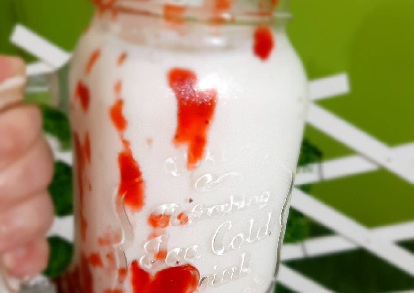 Korean Milk Strawberry (Susu Stroberi ala Korea)