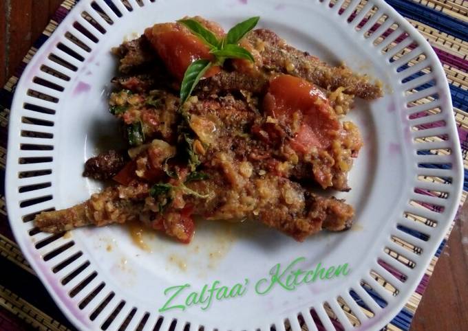 Resep Ikan Cucut Masak Tomat Kemangi Oleh Zalfaa' Kitchen - Cookpad