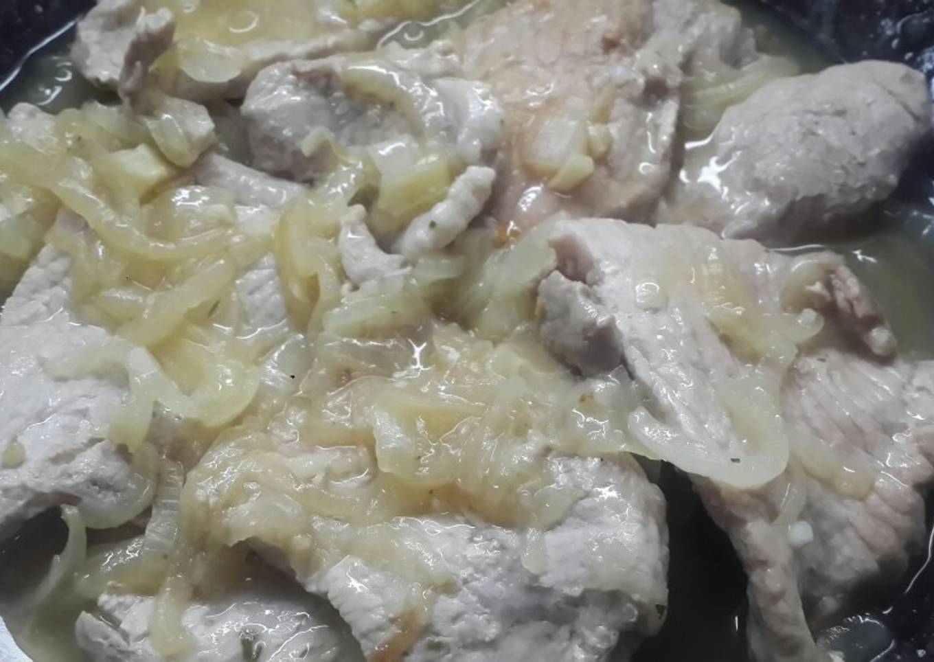 Bifecitos de cerdo encebollados🐷