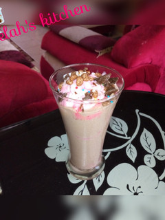 A picture of Oreo milk shake.